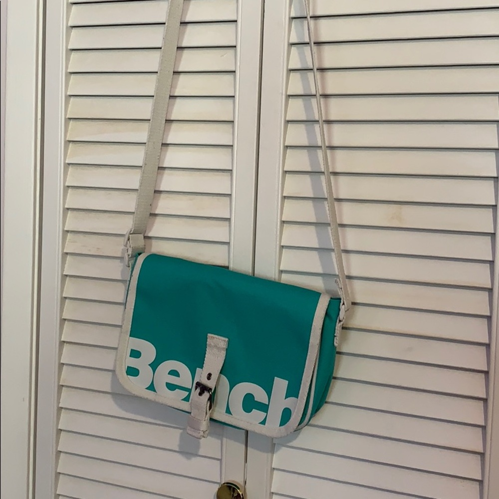 Bench purse with adjustable straps